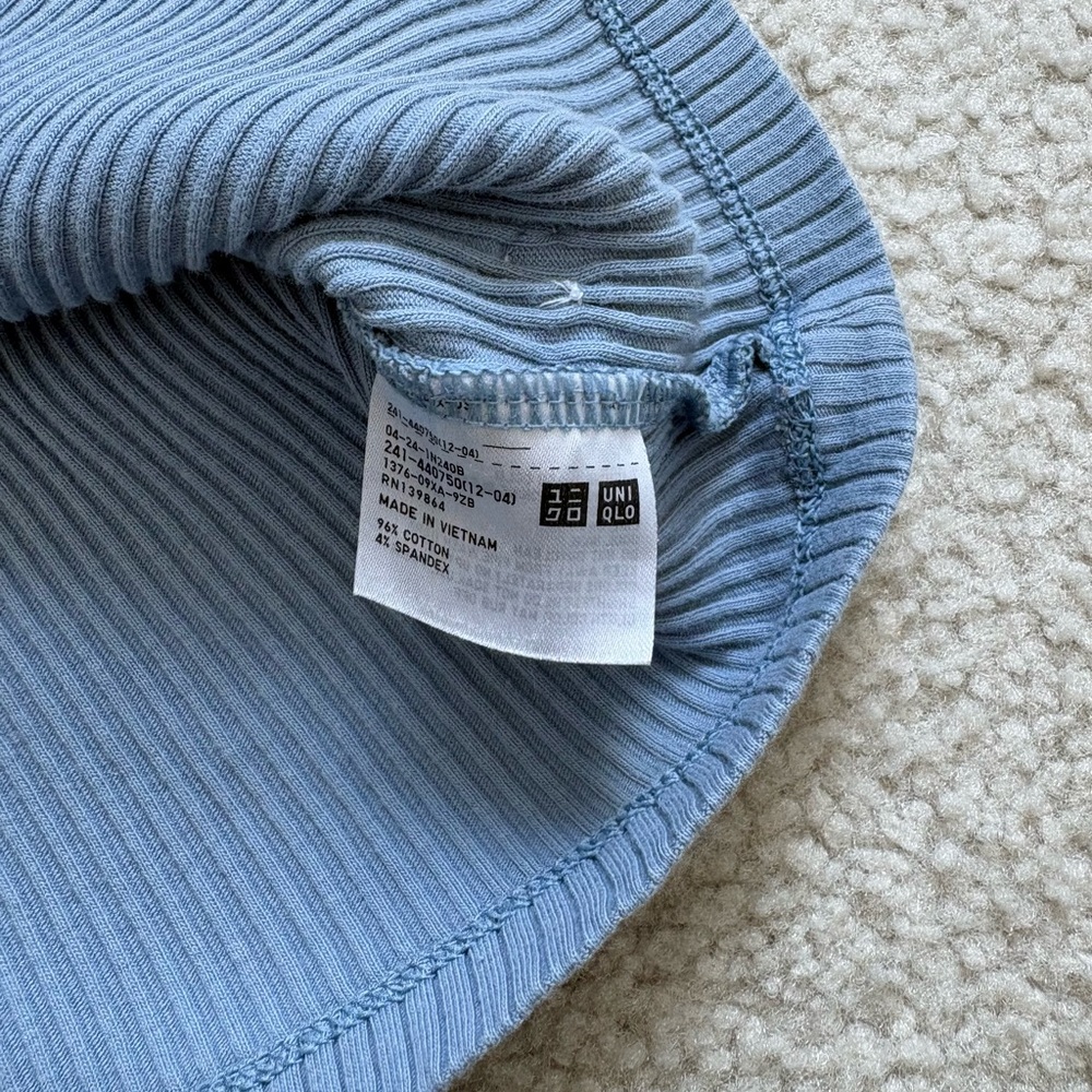 Uniqlo sleeveless ribbed crop daisy sweater light blue, sz M, coquette twee cute - Picture 4 of 5